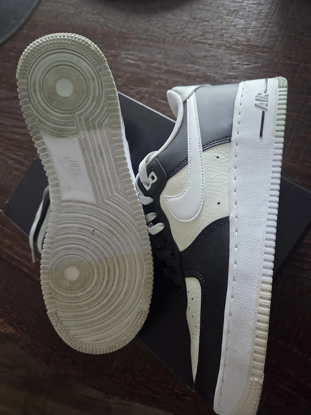 Nike Men’s Air Force 1, Black, White Low-Top Sneakers
